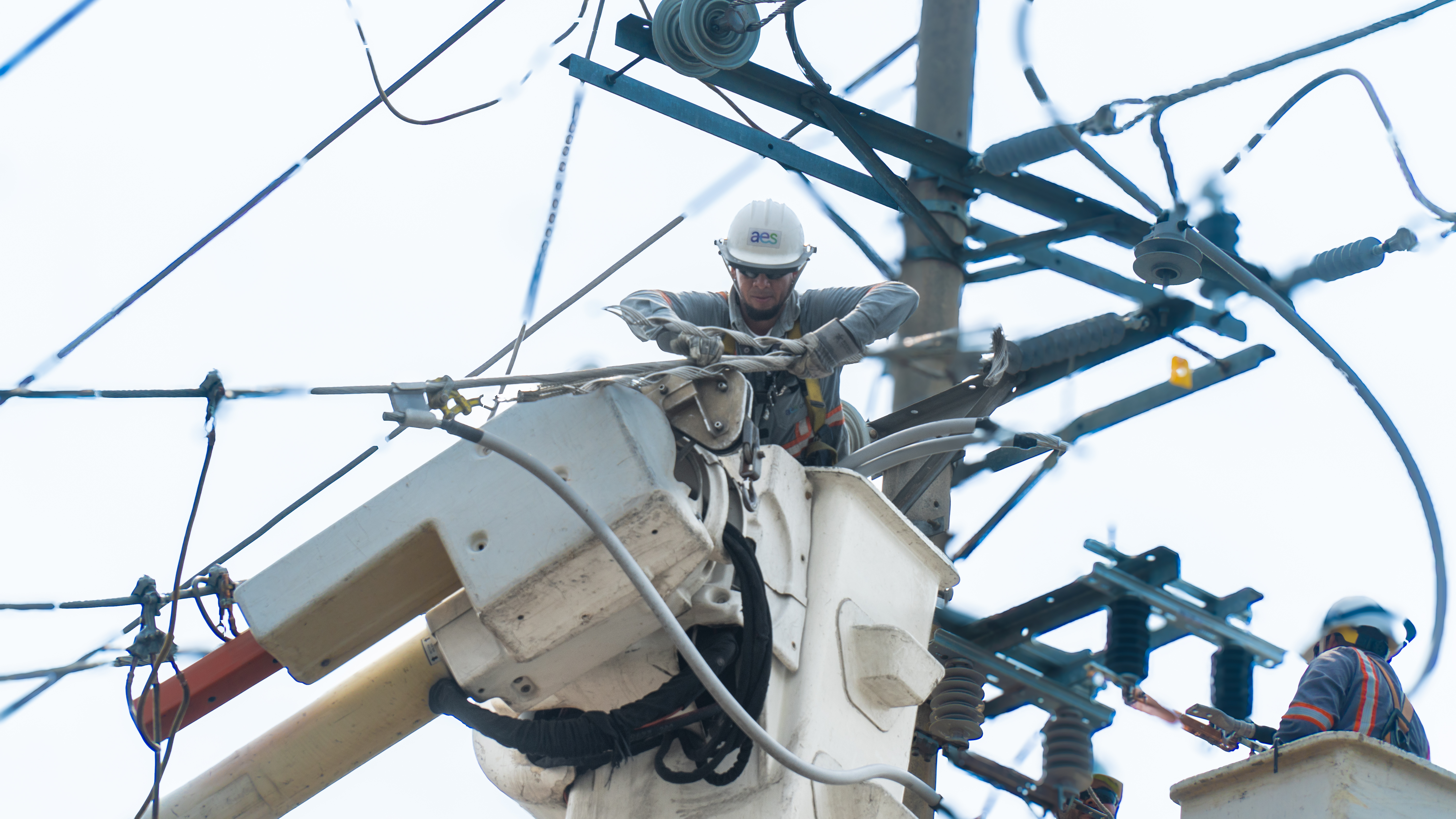 AES-El-Salvador-AES CAESS invierte US$ 200 mil en renovación y mantenimiento de red eléctrica en zona central
